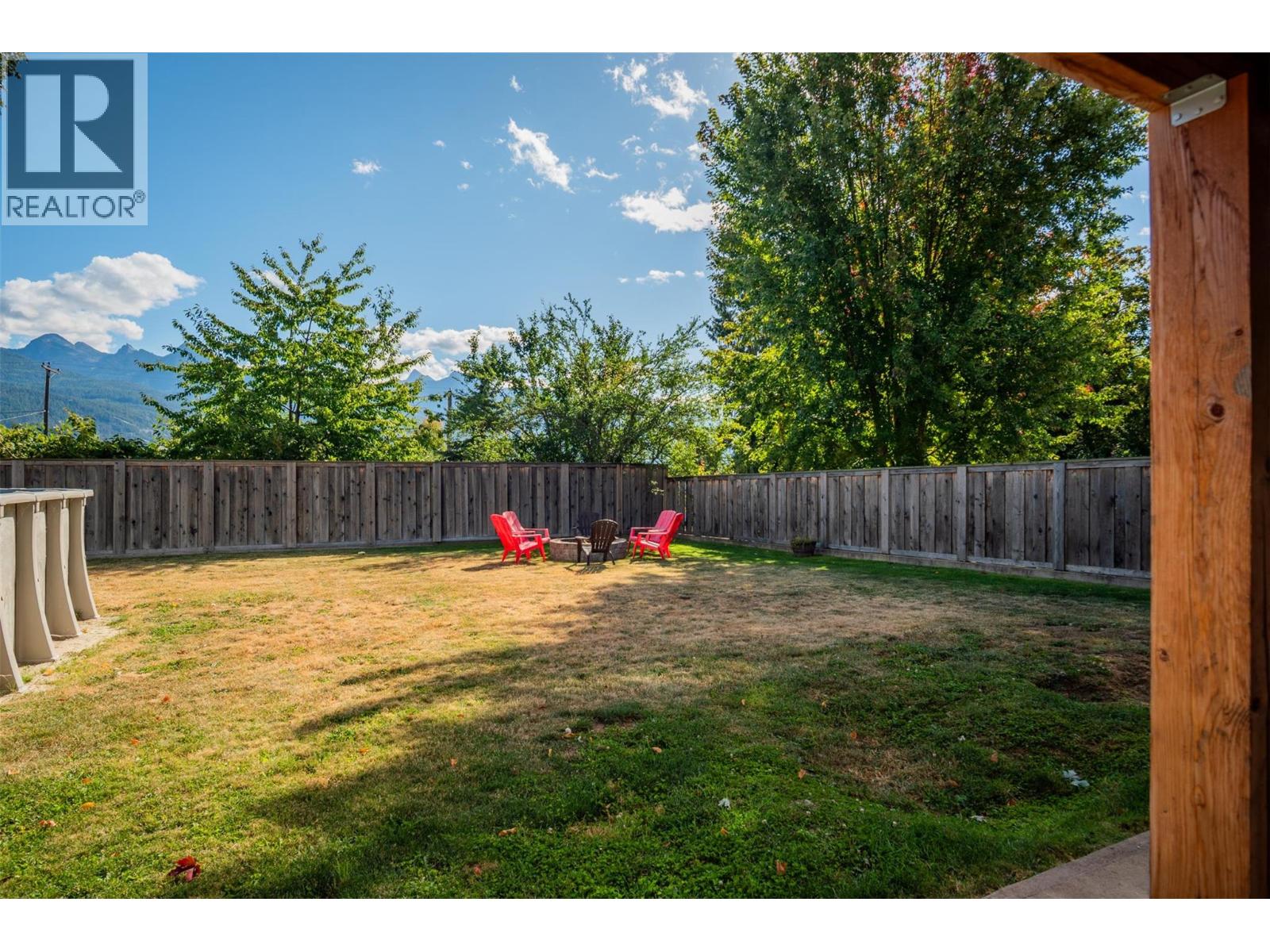 422 View Street, Kaslo