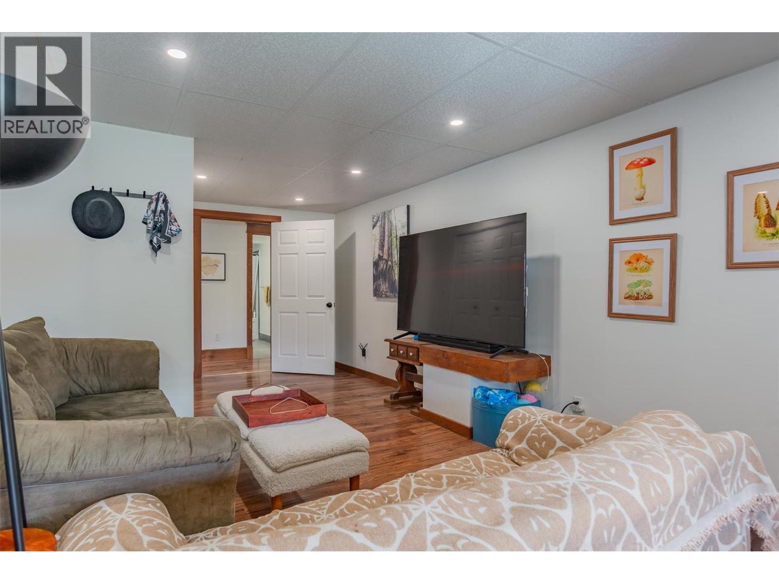 422 View Street, Kaslo