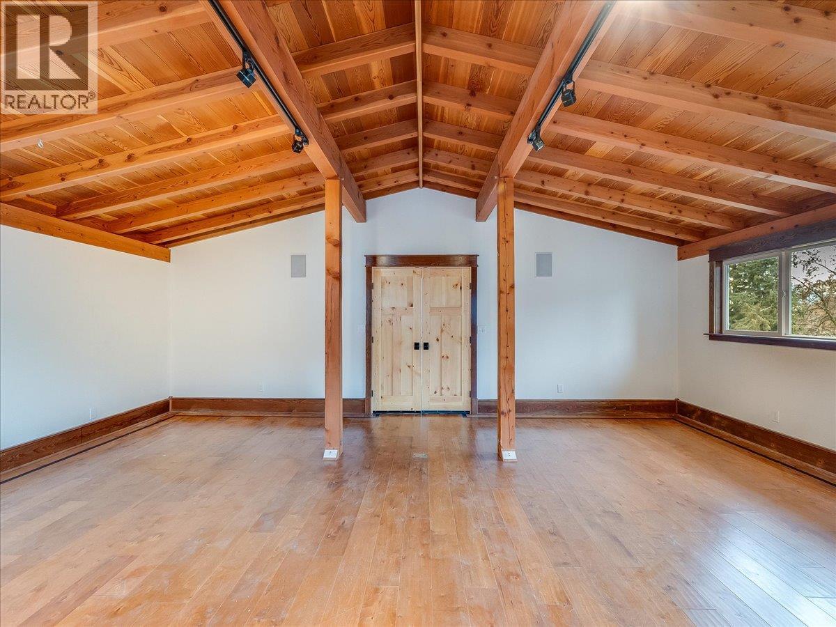 422 View Street, Kaslo