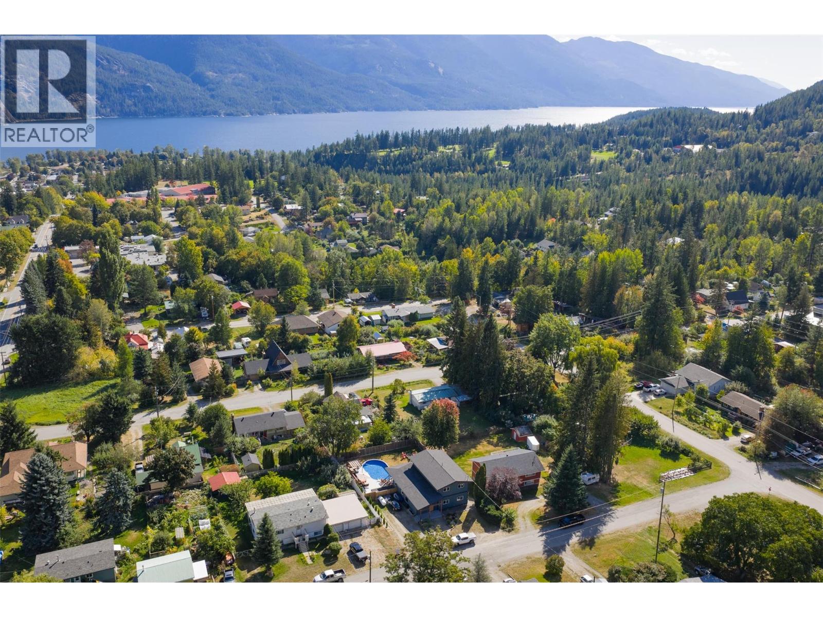 422 View Street, Kaslo