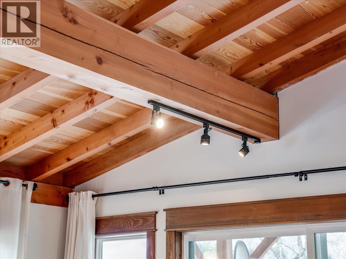 422 View Street, Kaslo