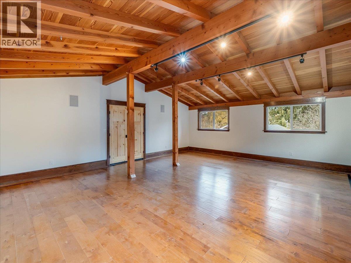 422 View Street, Kaslo