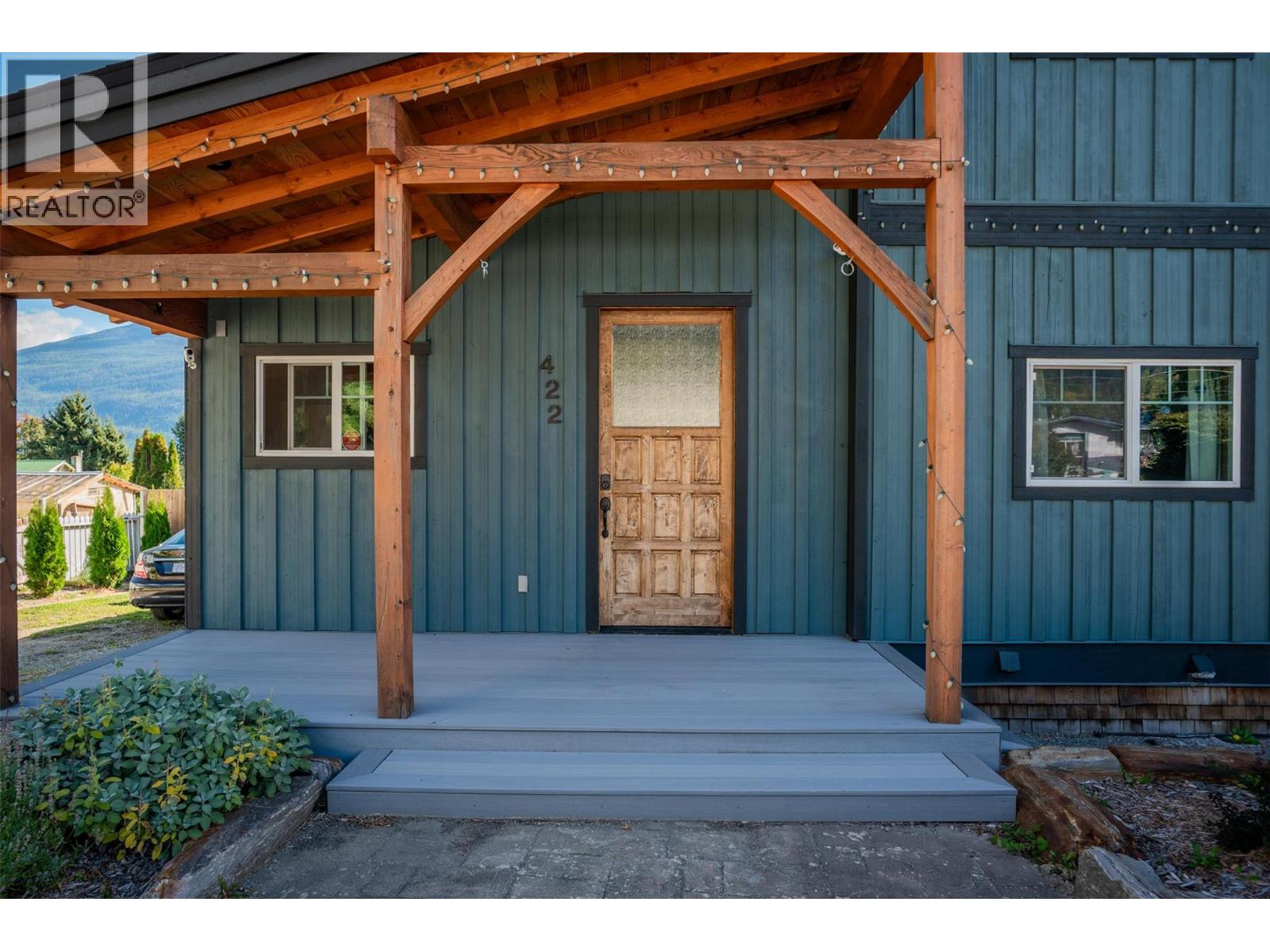 422 View Street, Kaslo