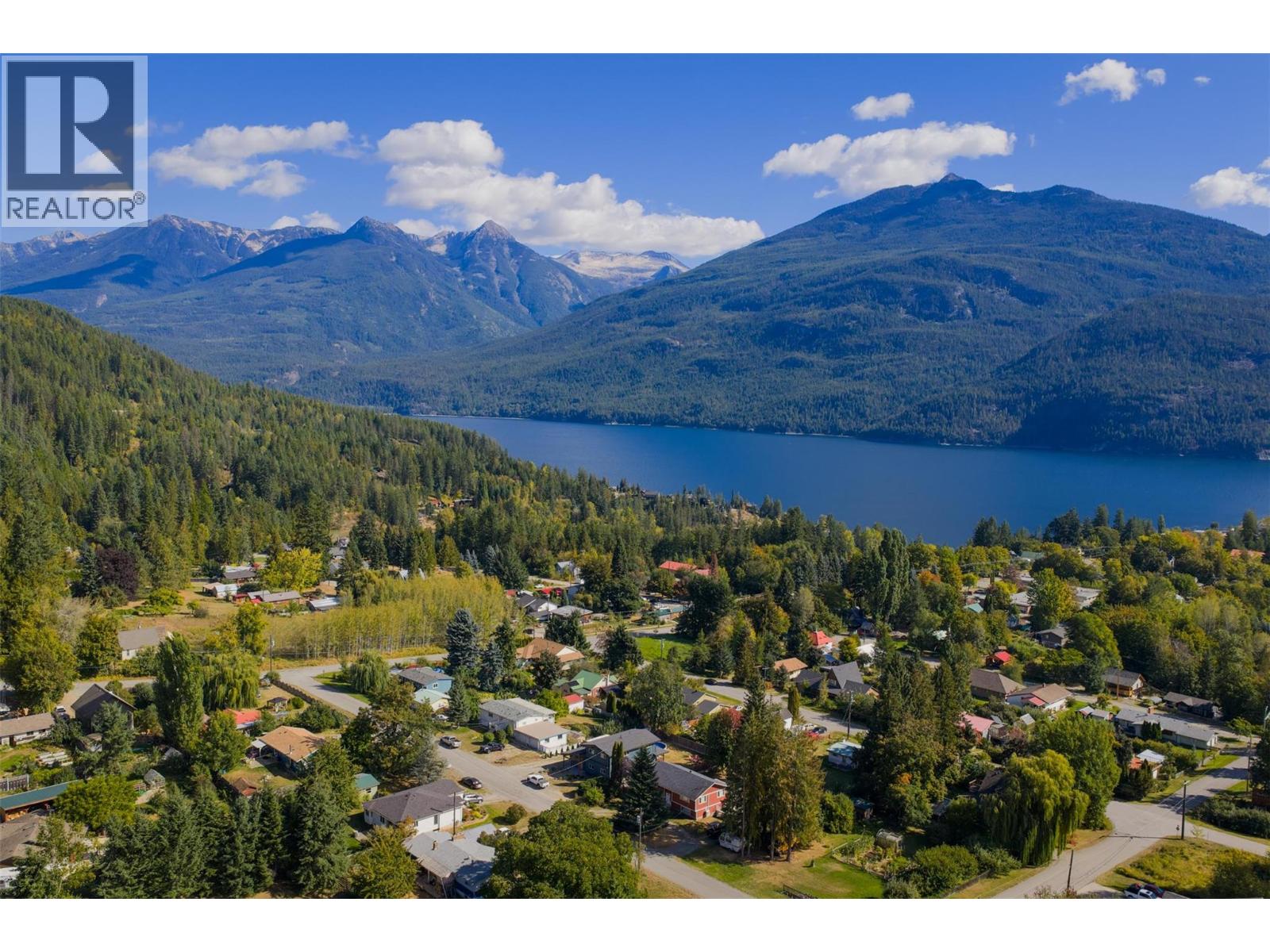 422 View Street, Kaslo