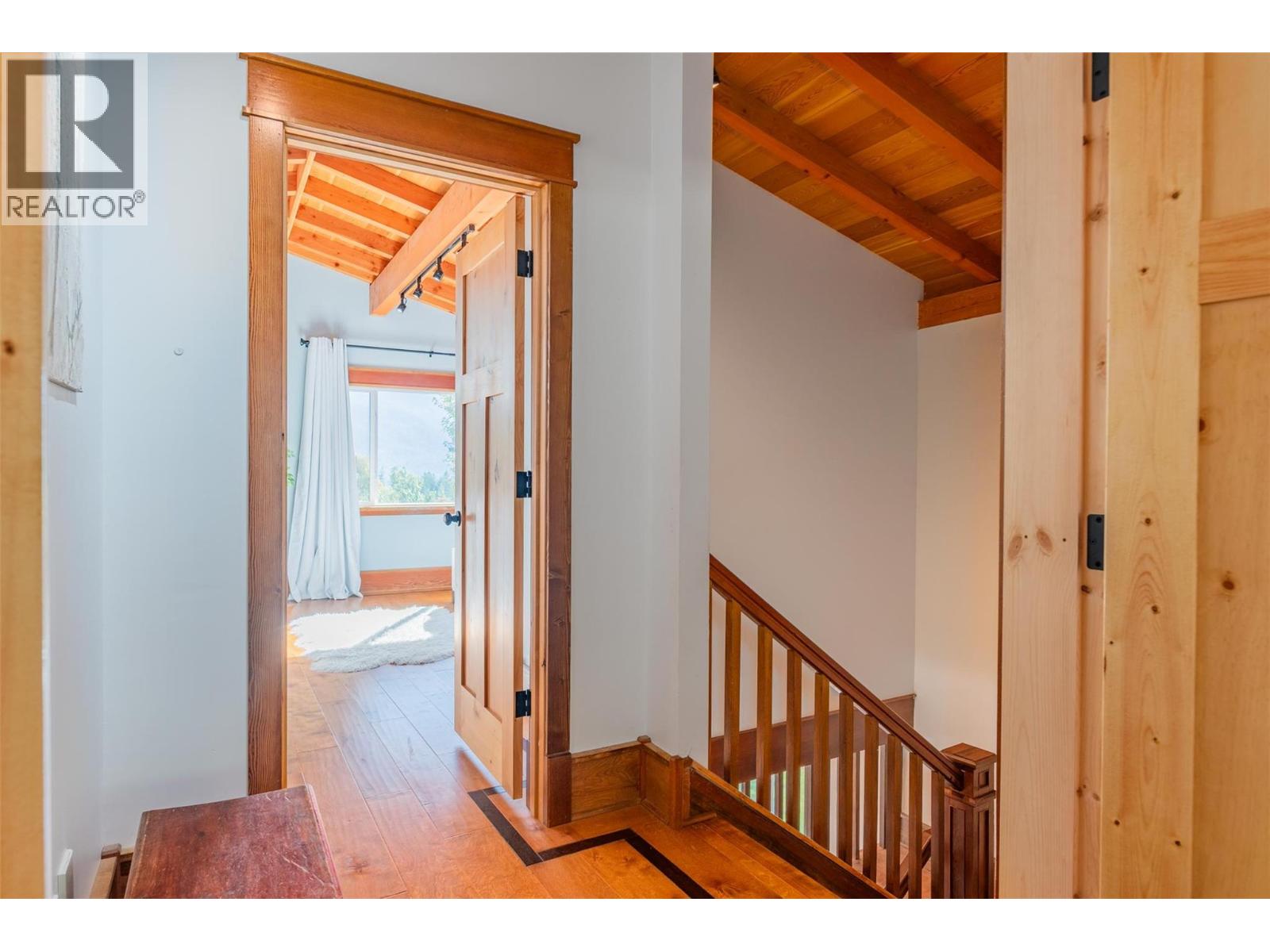 422 View Street, Kaslo