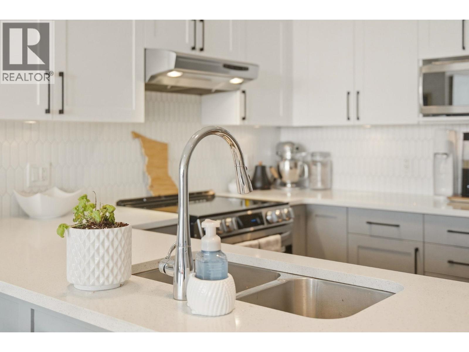 1202 14 BEGBIE STREET, New Westminster