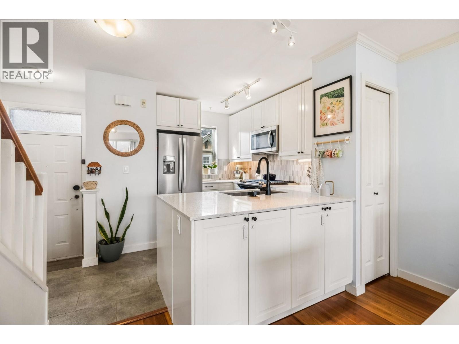 113 4238 ALBERT STREET, Burnaby