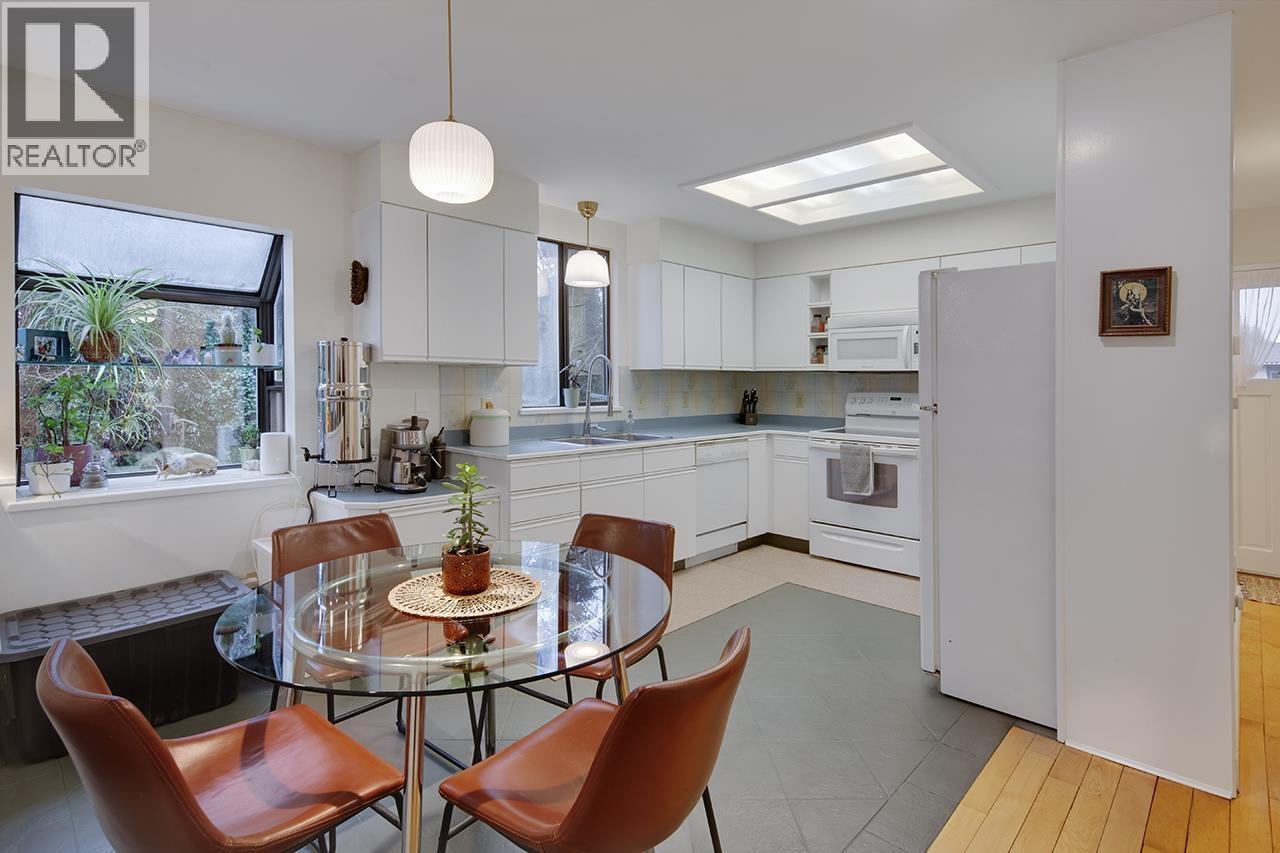 1736 LANGAN AVENUE, Port Coquitlam