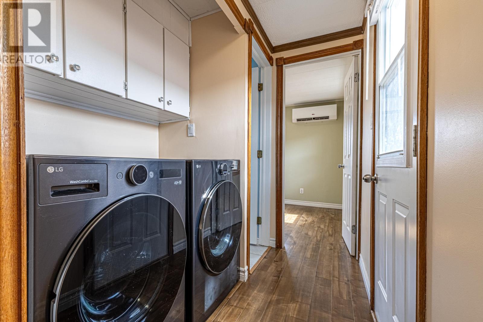 23 COURTNEY CRESCENT - 11