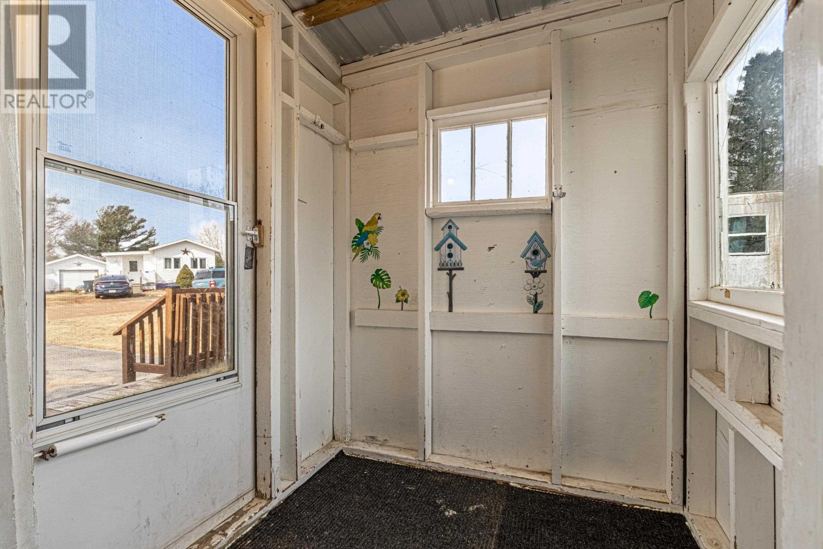 23 COURTNEY CRESCENT - 4