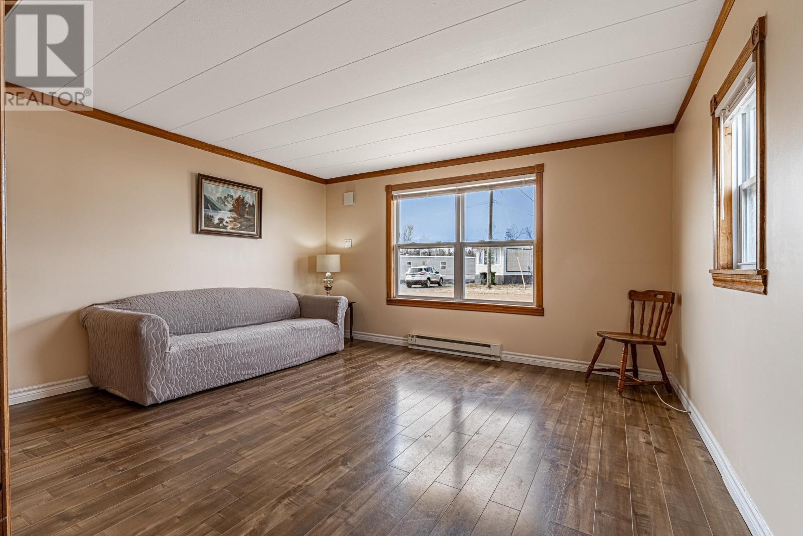 23 COURTNEY CRESCENT - 5