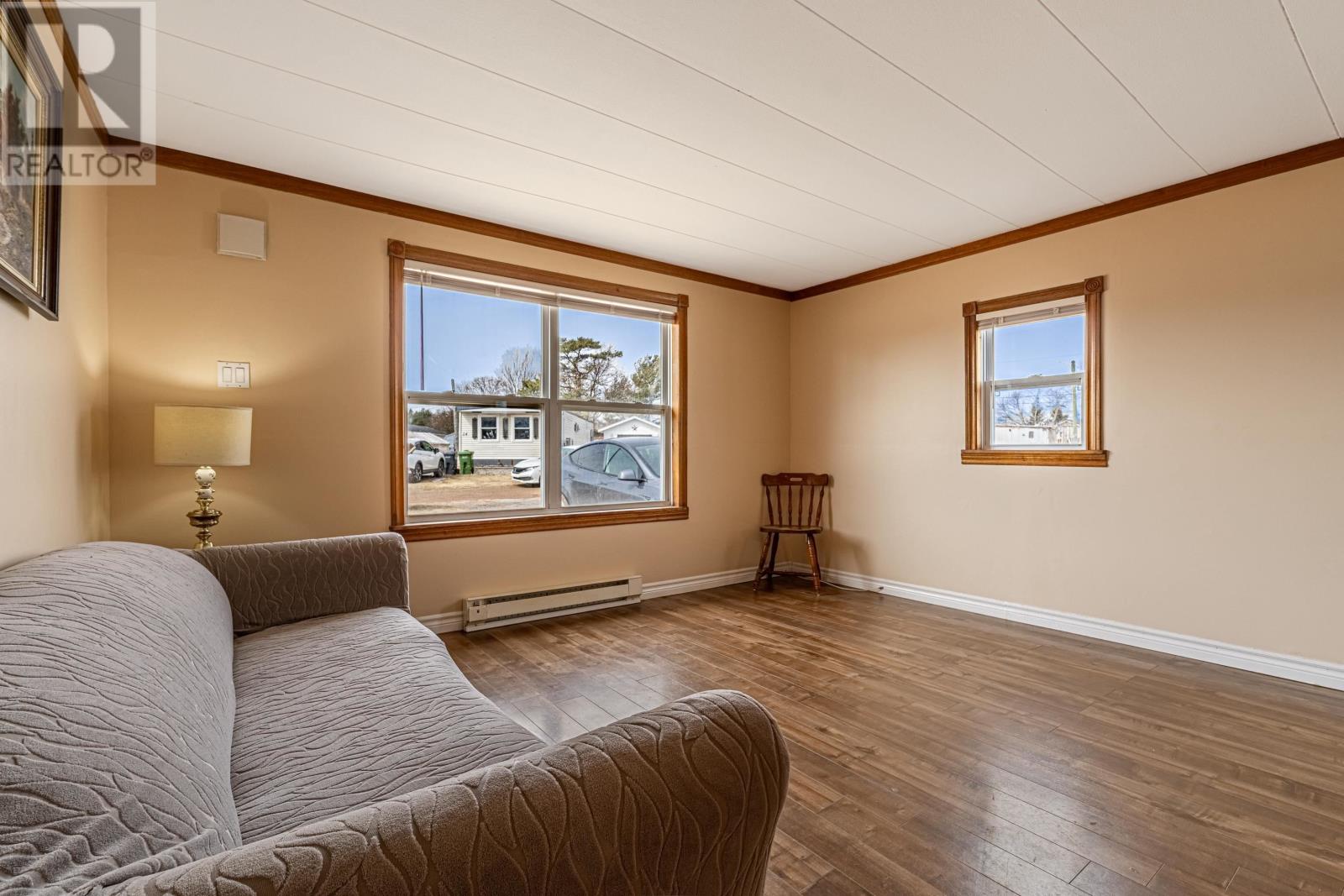 23 COURTNEY CRESCENT - 6