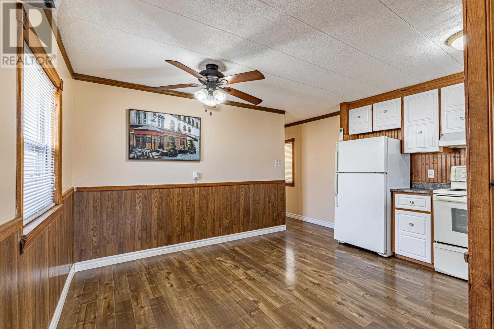 23 COURTNEY CRESCENT - 9