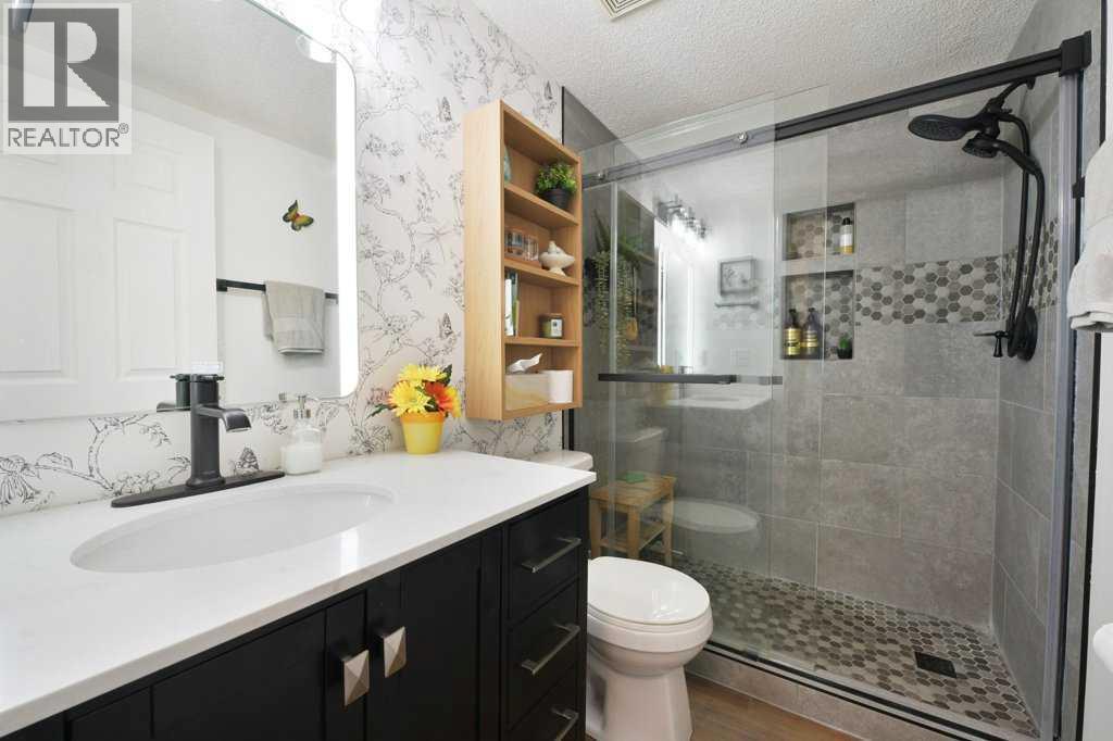 Single Family House for Sale in   Fish Creek Boulevard SW Evergreen Calgary 