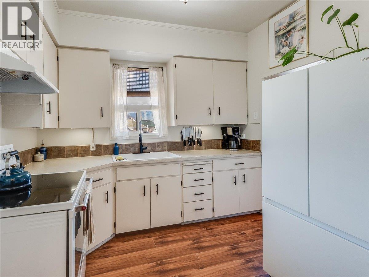 1706 Fourth Avenue, Trail