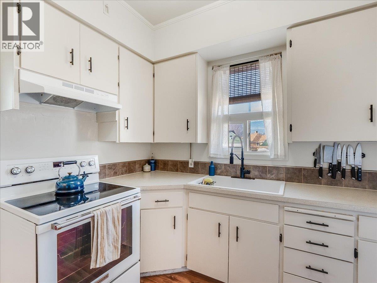 1706 Fourth Avenue, Trail