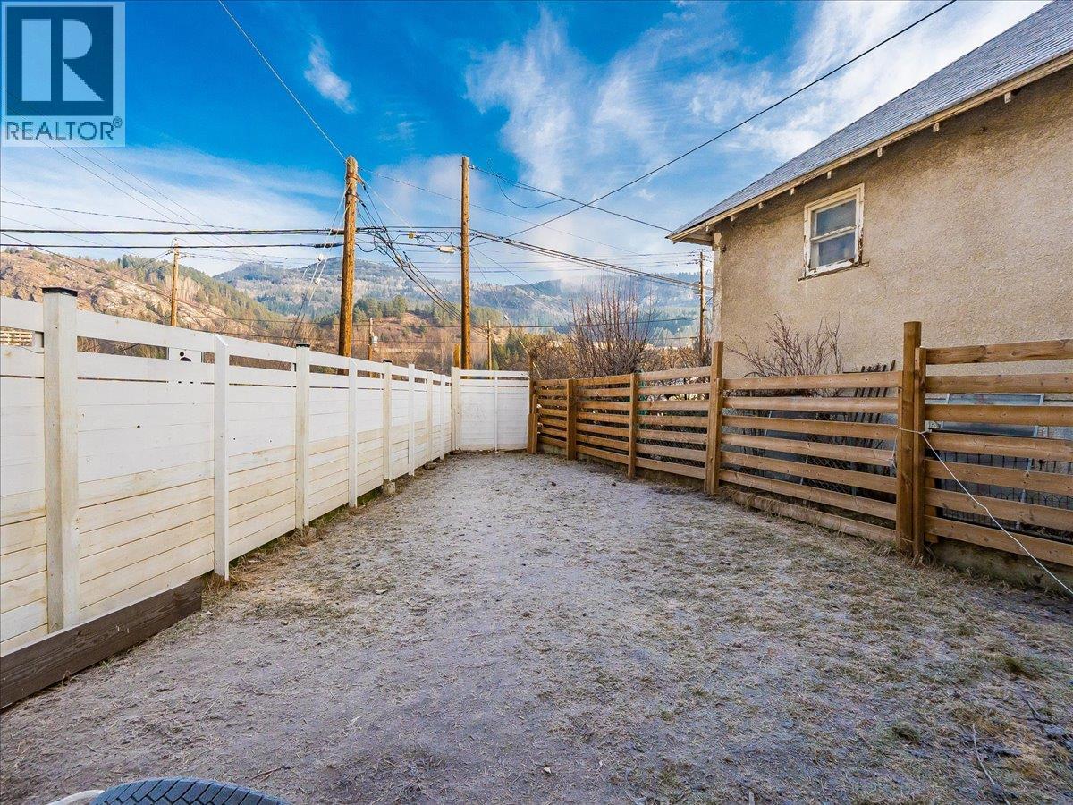 1706 Fourth Avenue, Trail