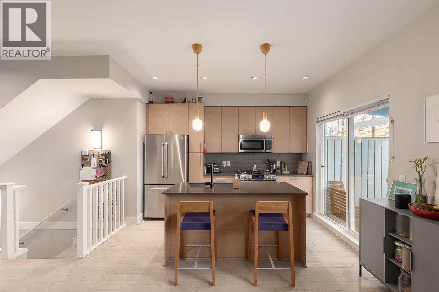 5 278 CAMATA STREET, New Westminster