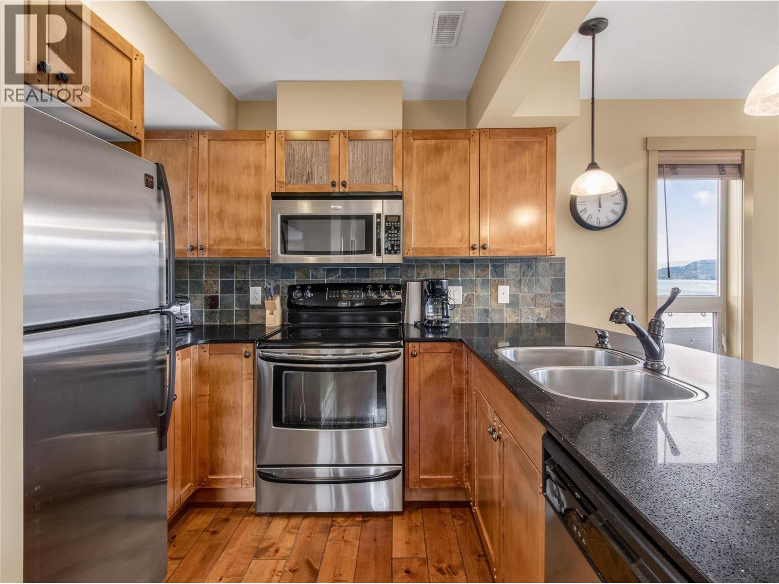  6774 LA PALMA Loop, Kelowna