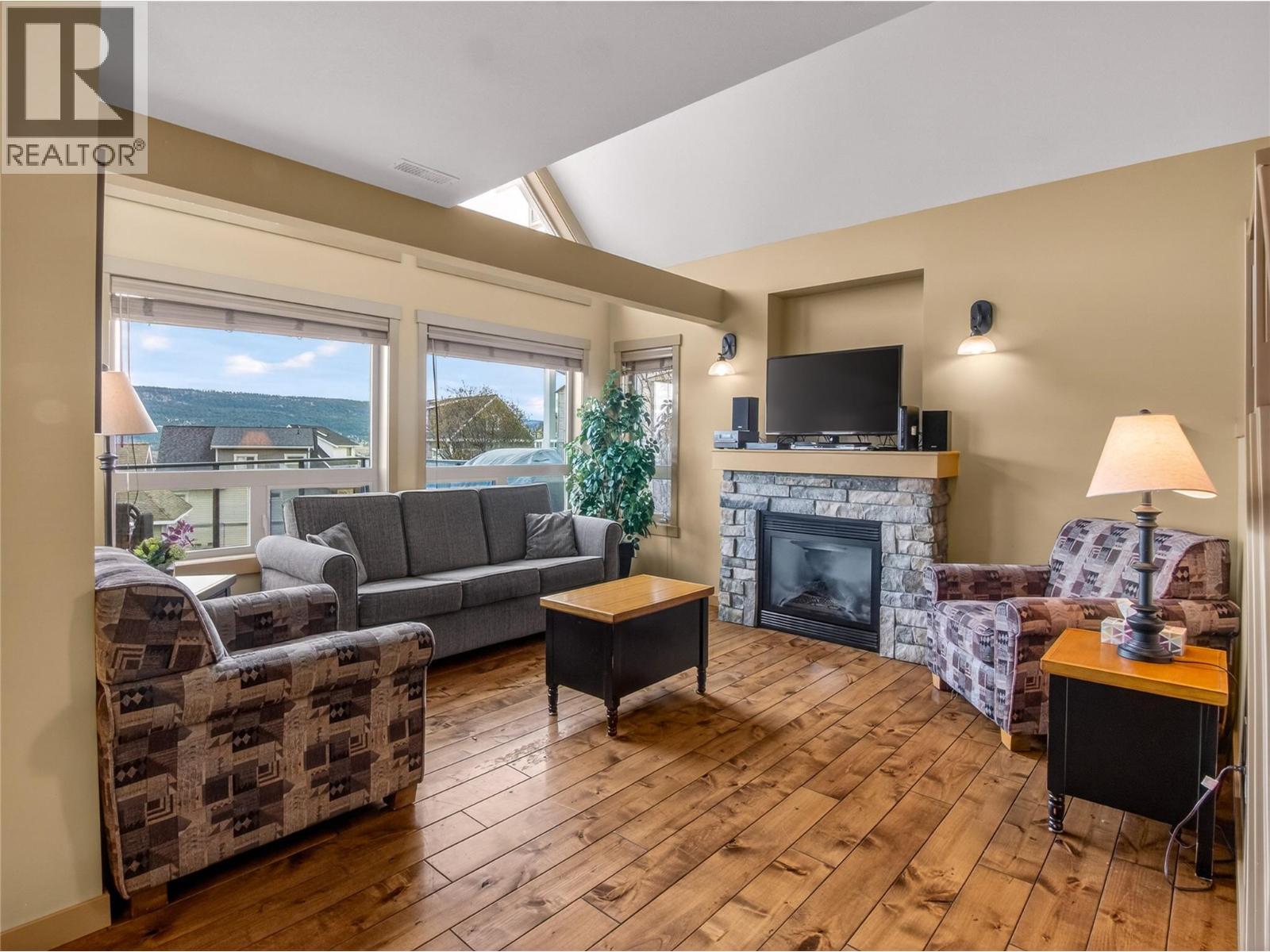  6774 LA PALMA Loop, Kelowna