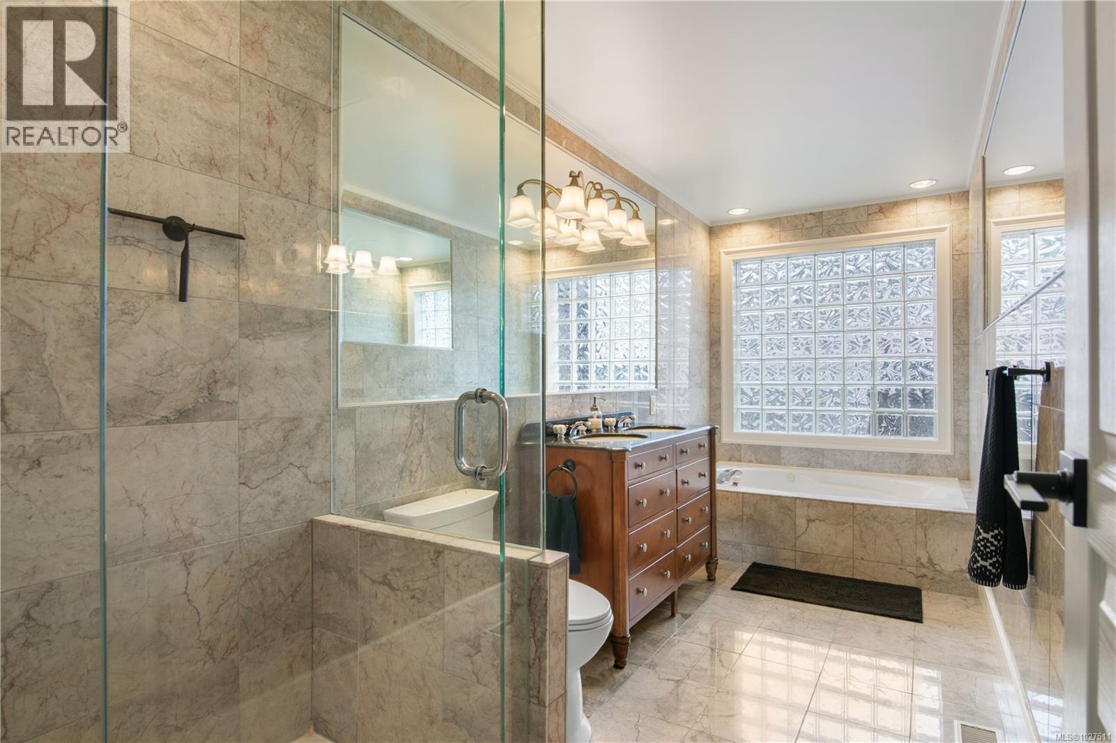 8 1063 Valewood Trail, Saanich