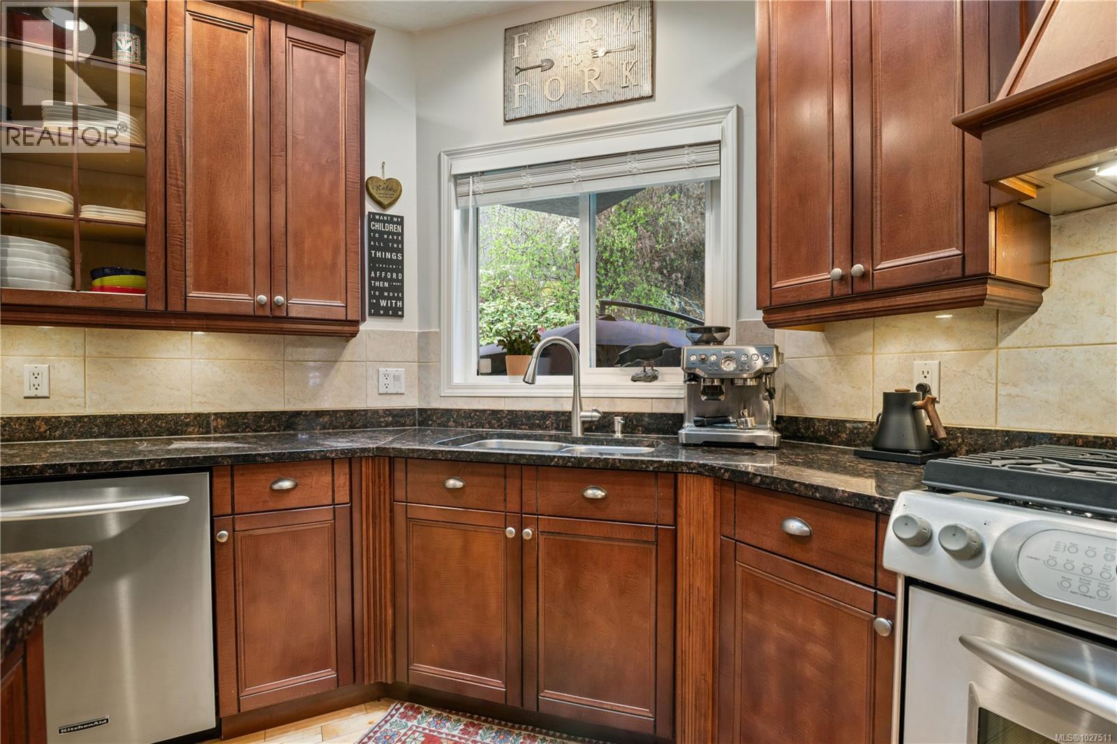 8 1063 Valewood Trail, Saanich