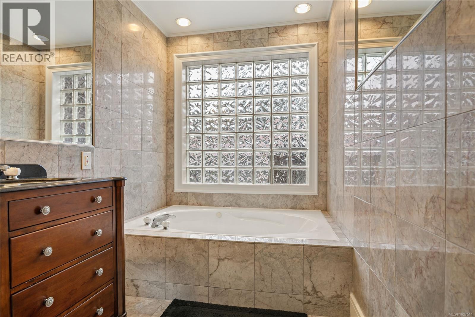 8 1063 Valewood Trail, Saanich