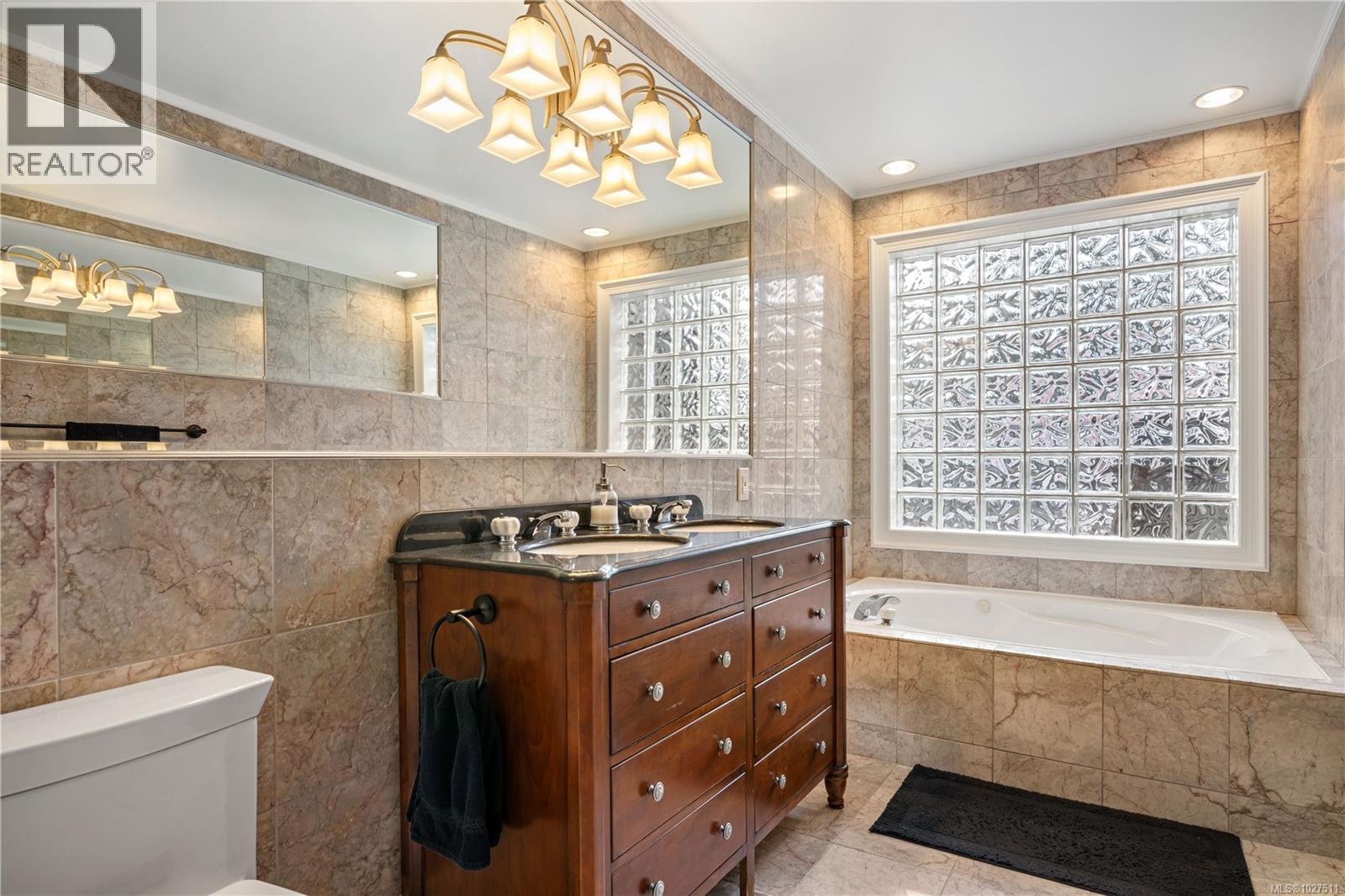 8 1063 Valewood Trail, Saanich