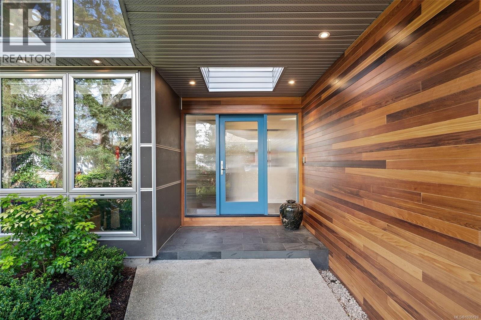 929 Redfern St - 19