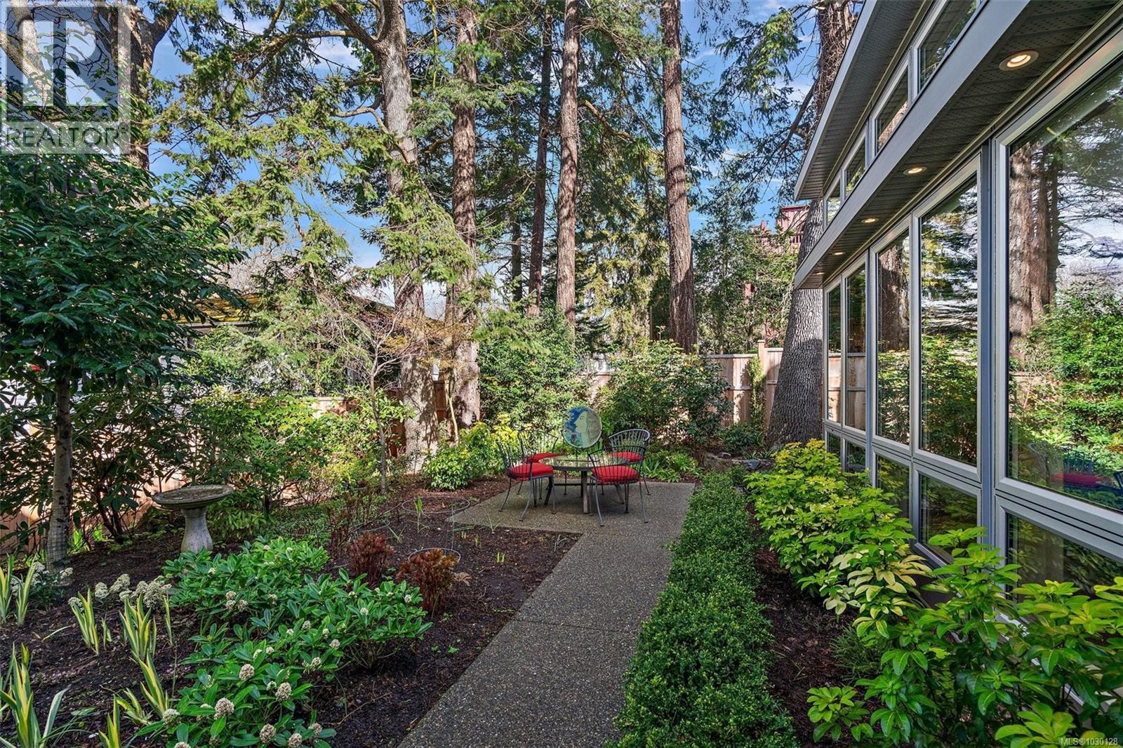 929 Redfern St - 20