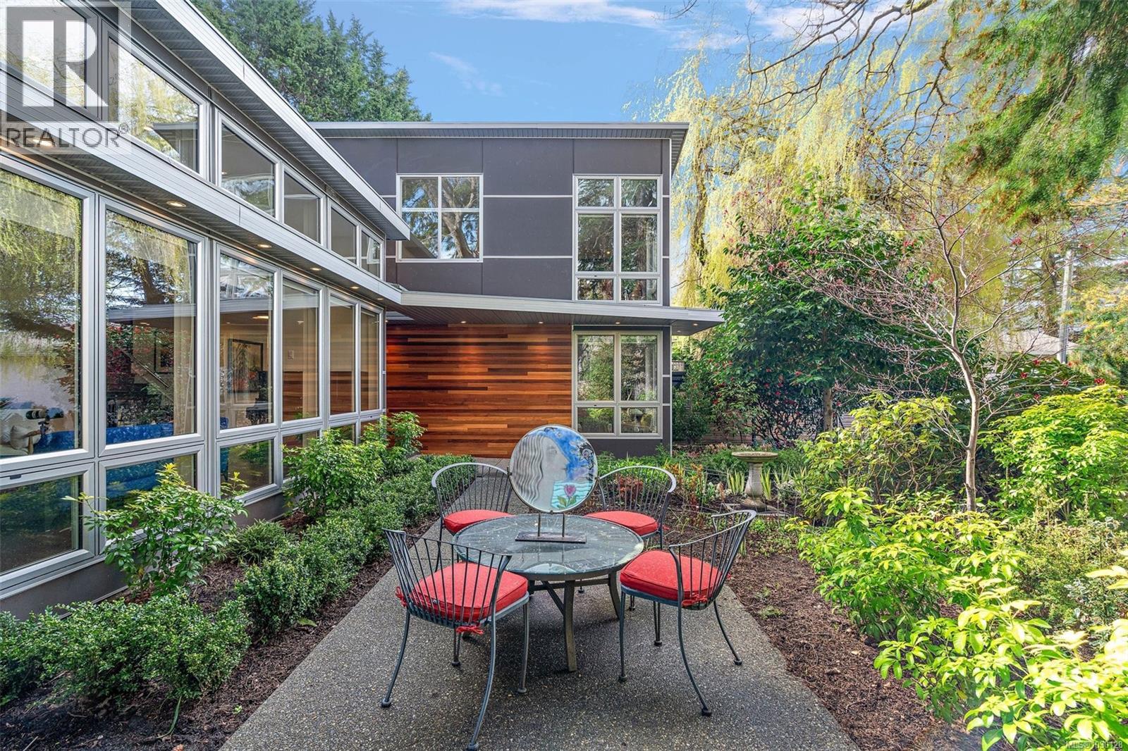 929 Redfern St - 21