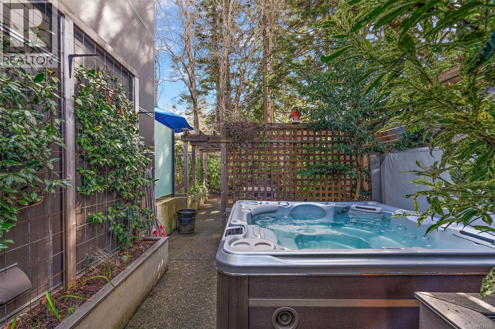 929 Redfern St - 22