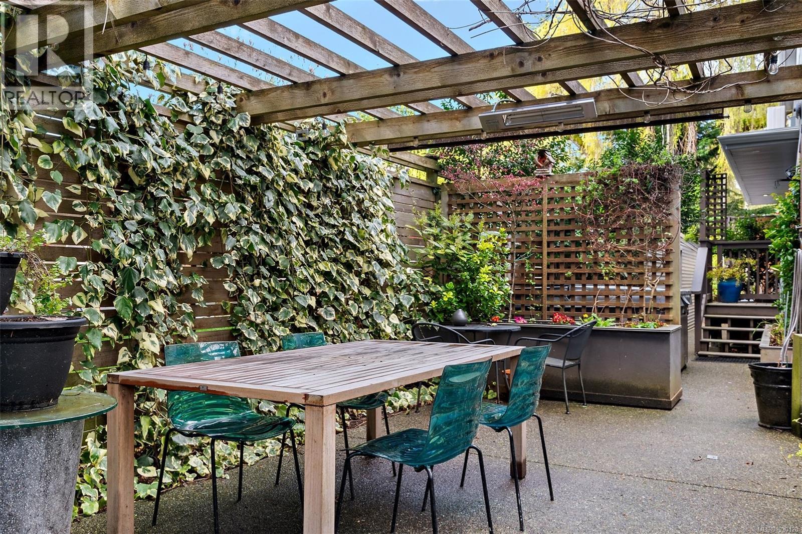 929 Redfern St - 24