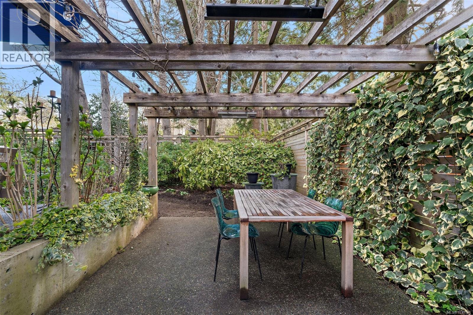 929 Redfern St - 26