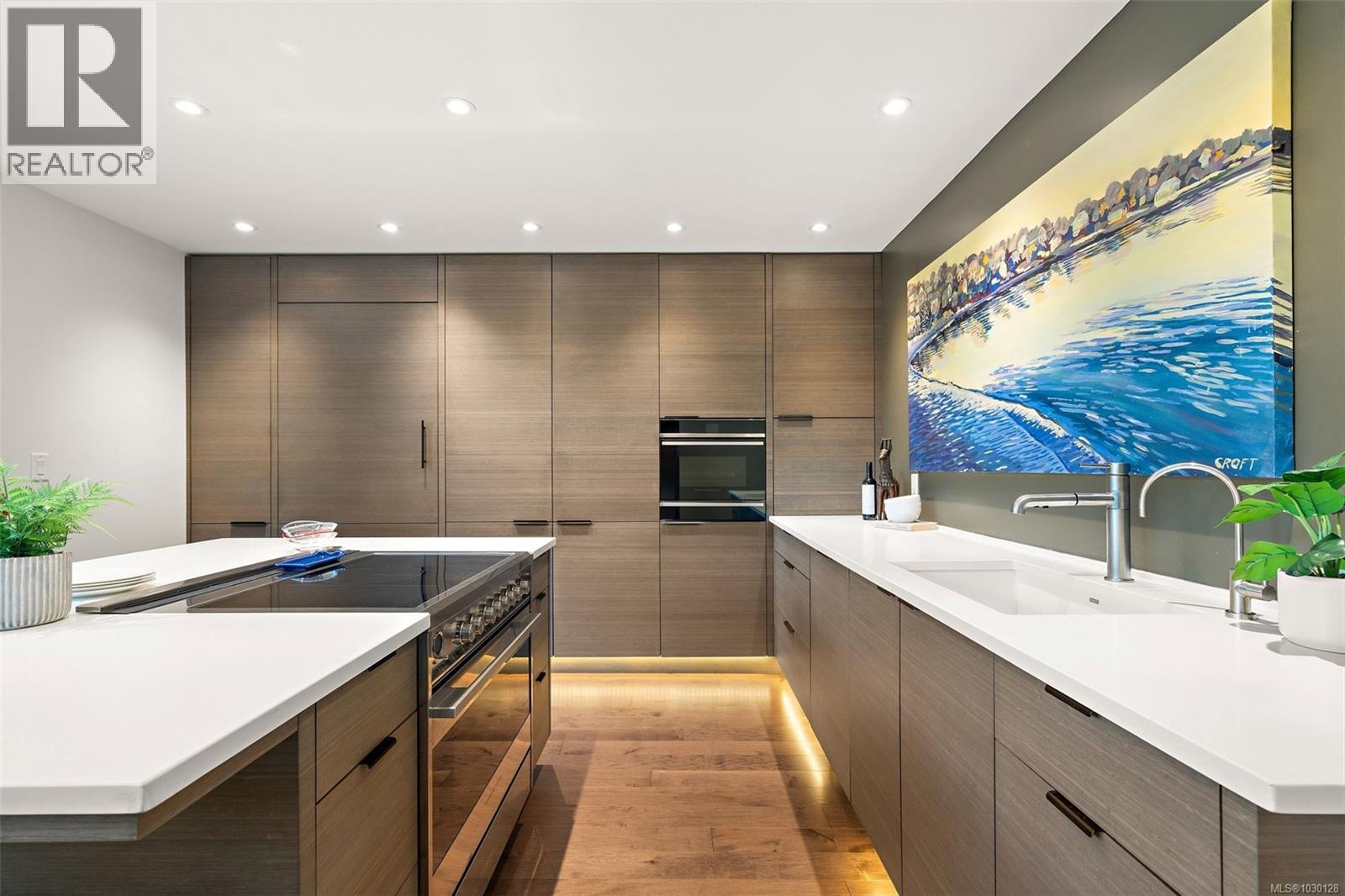 929 Redfern St - 43