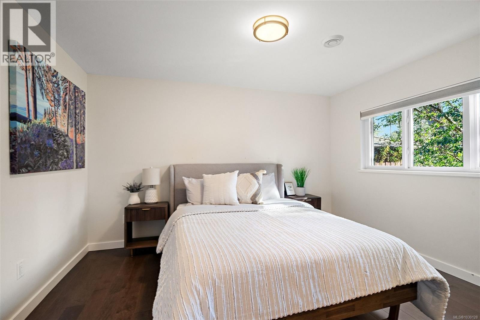 929 Redfern St - 60