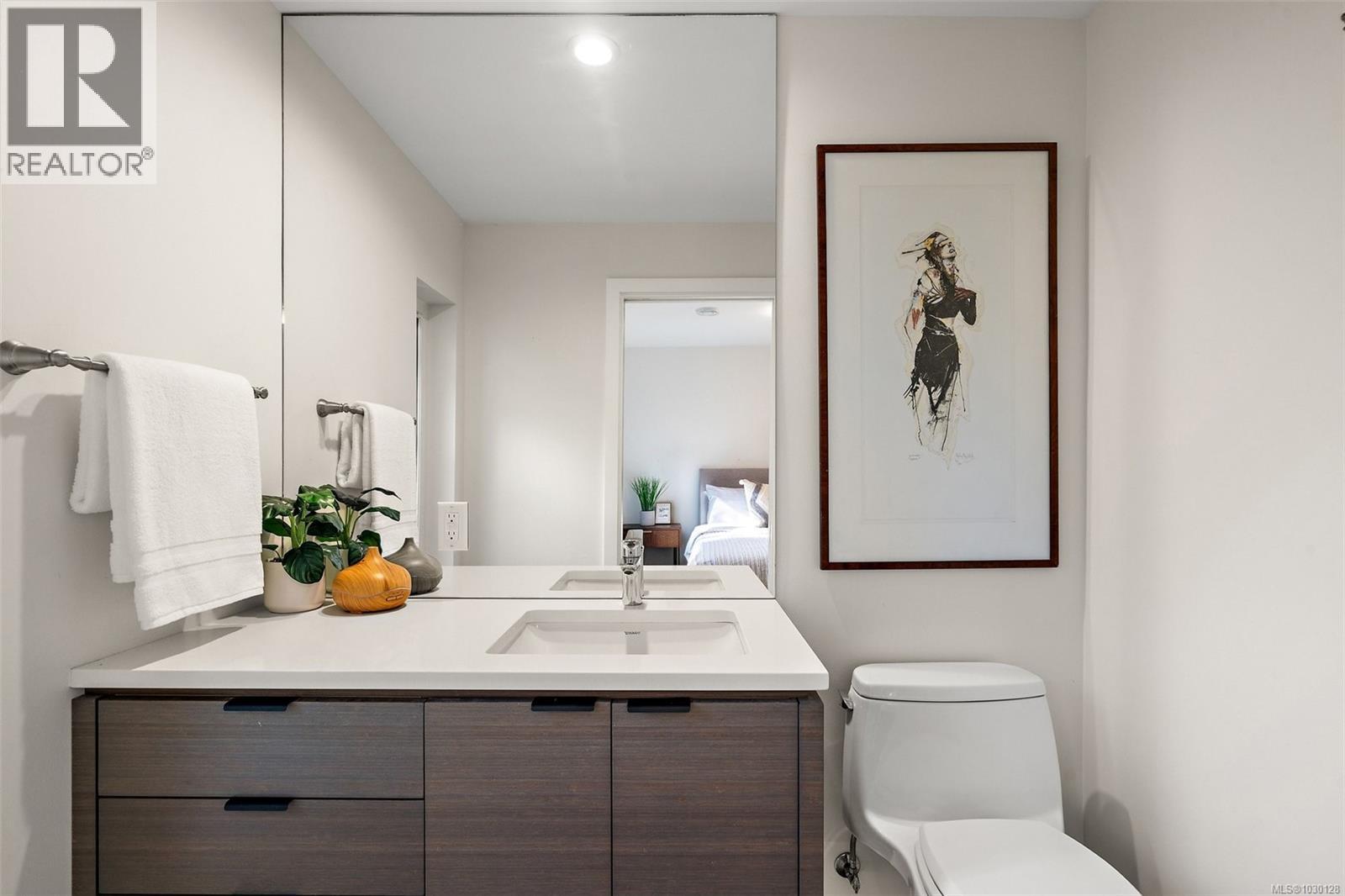 929 Redfern St - 61