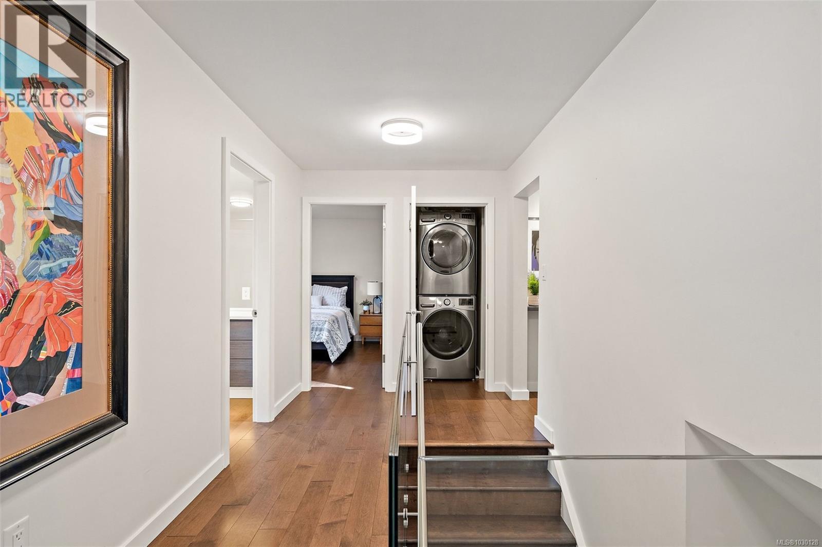 929 Redfern St - 66