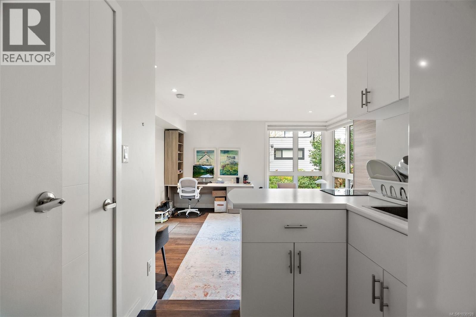 929 Redfern St - 73