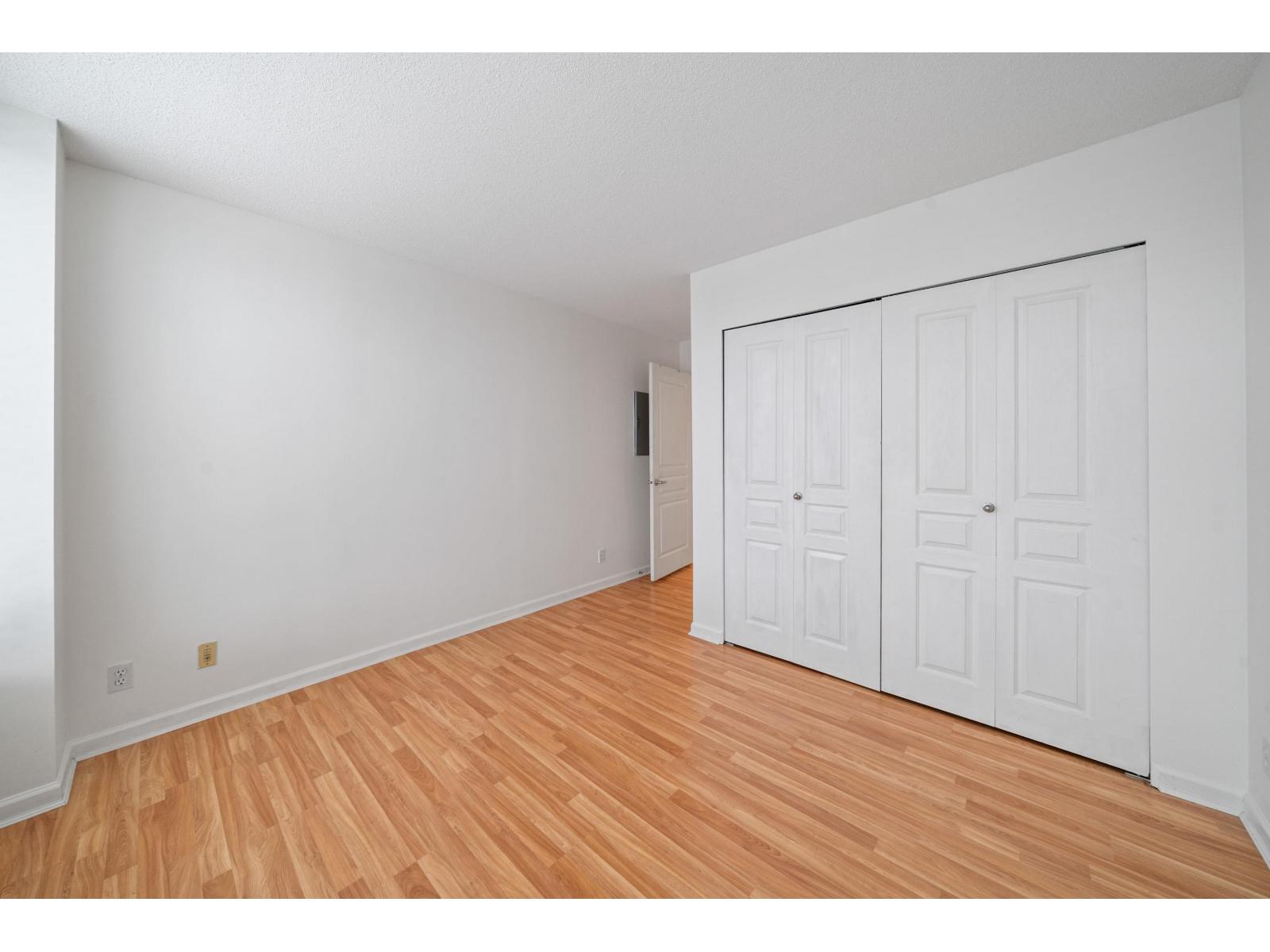 303 15466 NORTH BLUFF ROAD, White Rock