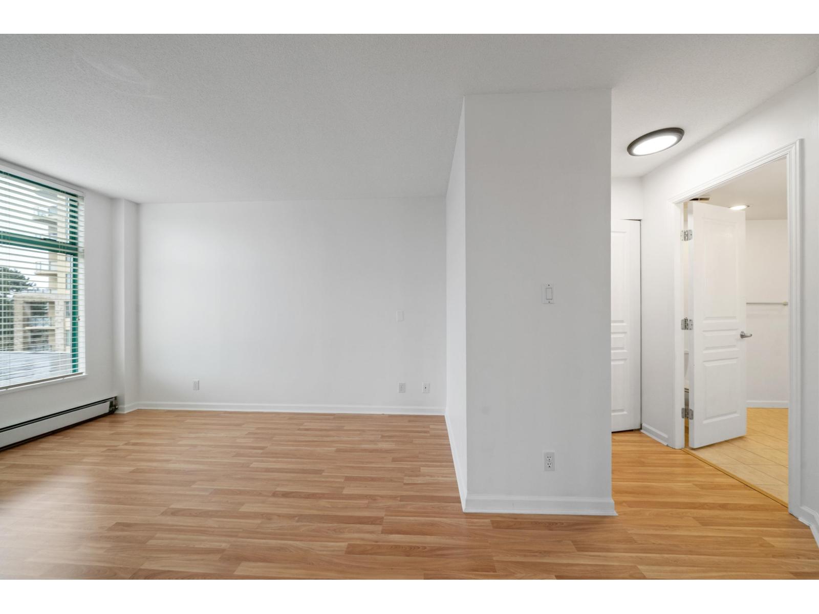 303 15466 NORTH BLUFF ROAD, White Rock