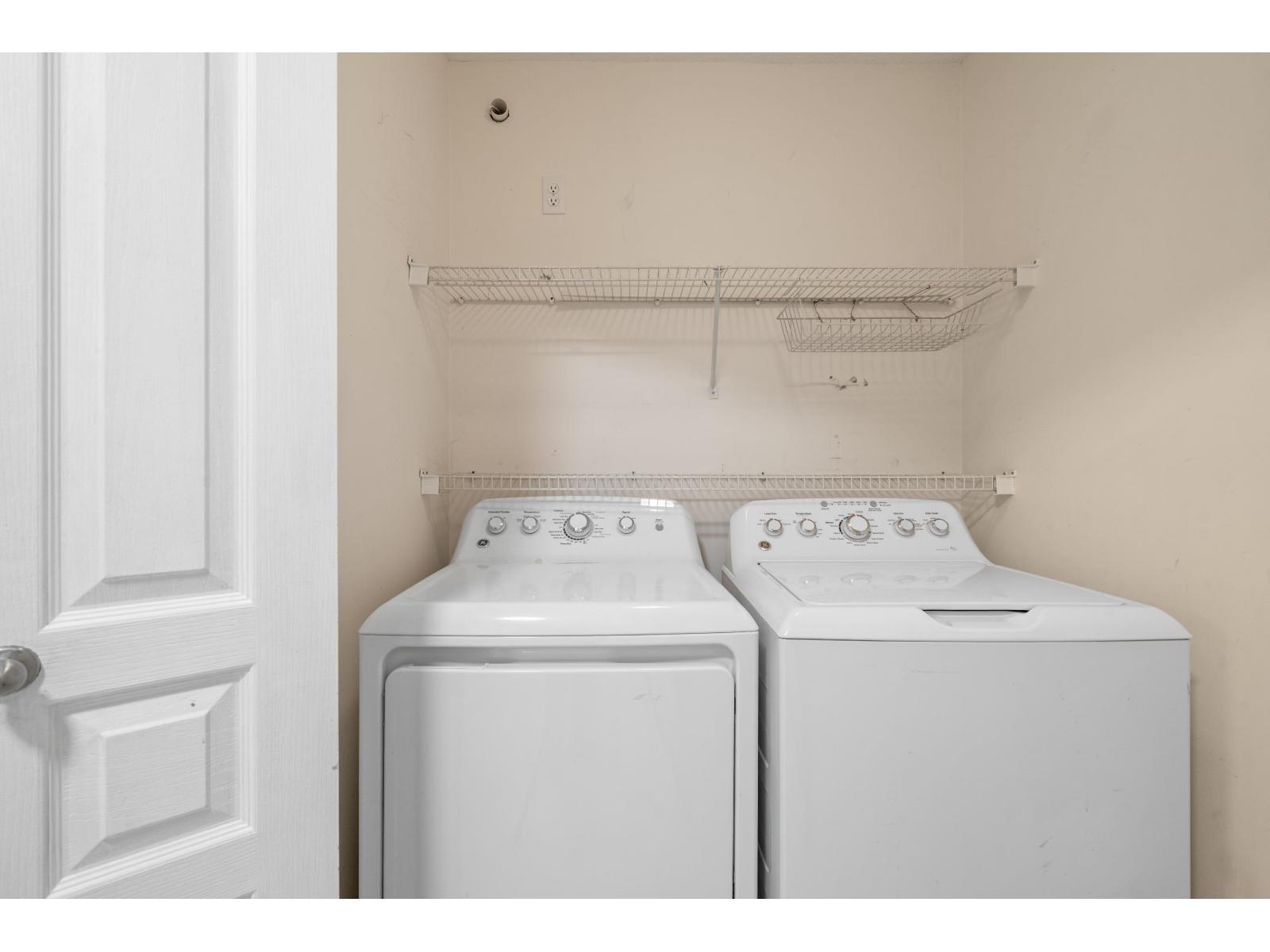 303 15466 NORTH BLUFF ROAD, White Rock