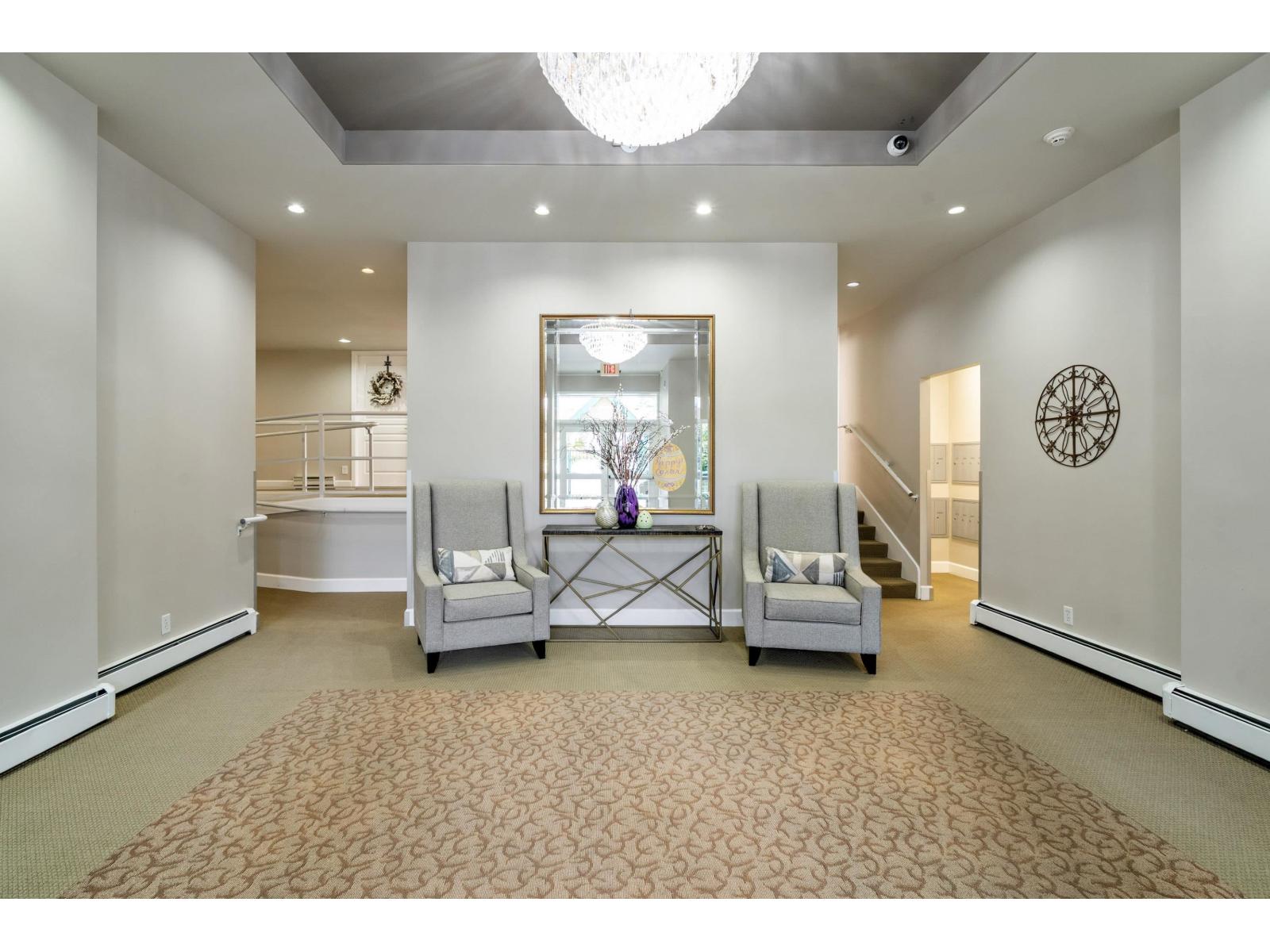 303 15466 NORTH BLUFF ROAD, White Rock