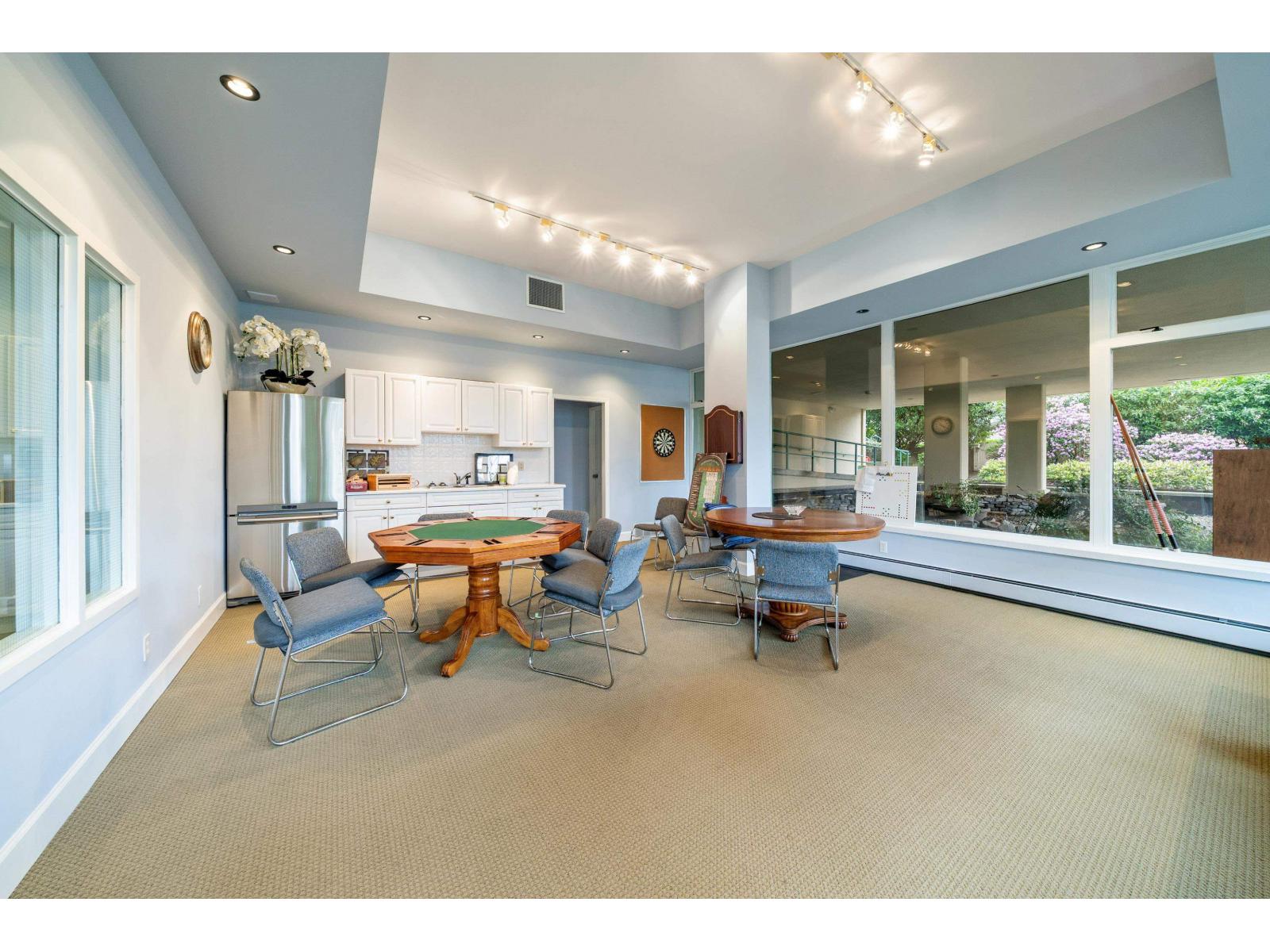 303 15466 NORTH BLUFF ROAD, White Rock