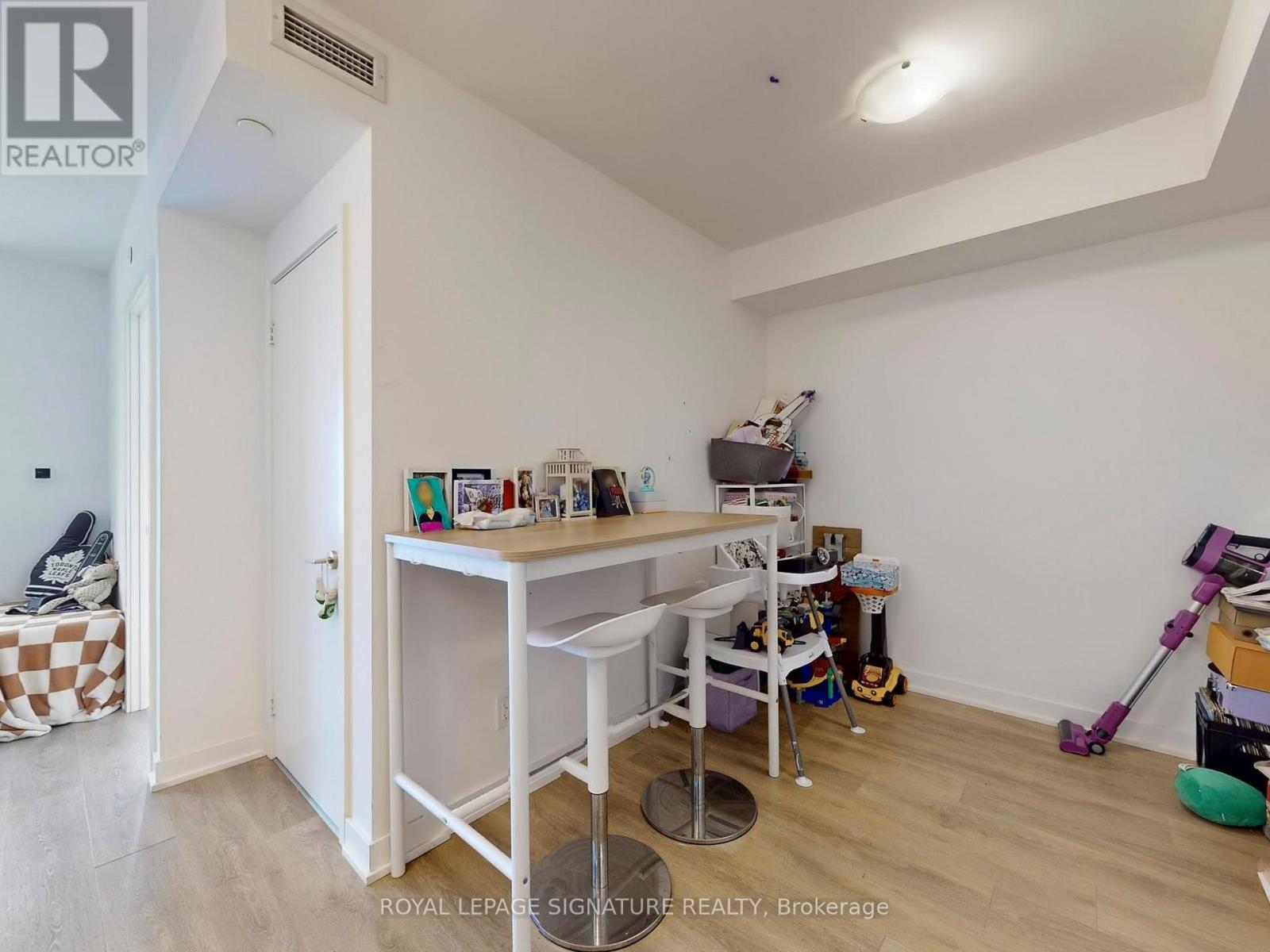 #602 2033 KENNEDY ROAD - 10