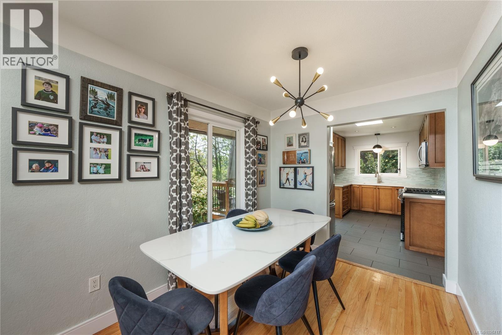 1299 CAMROSE CRES - 12