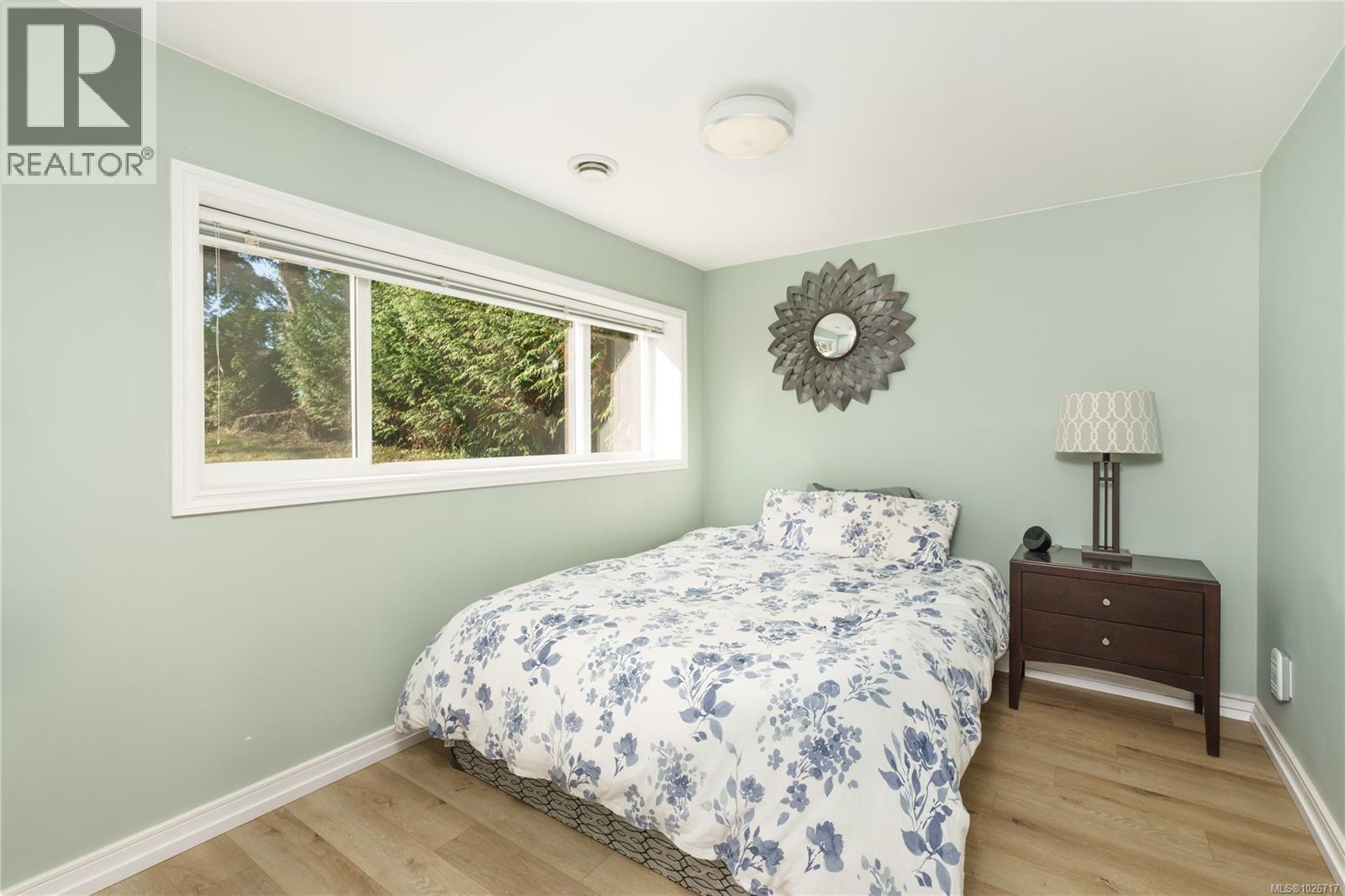 1299 Camrose Cres - 18
