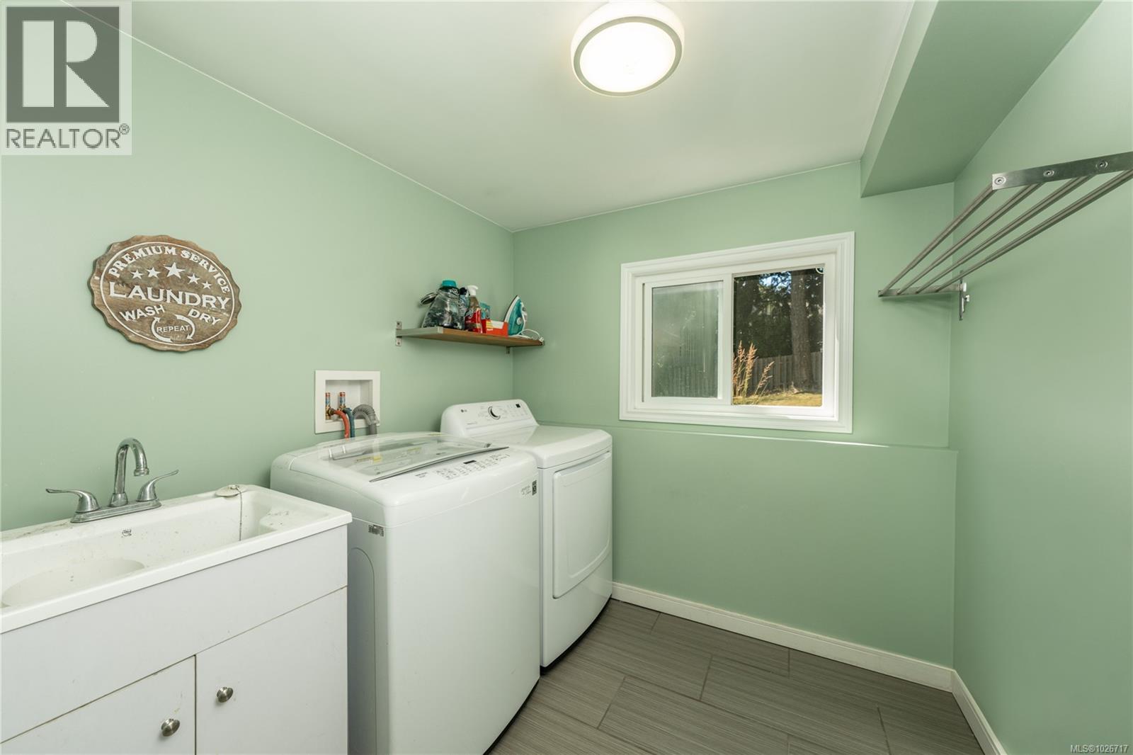 1299 Camrose Cres - 23