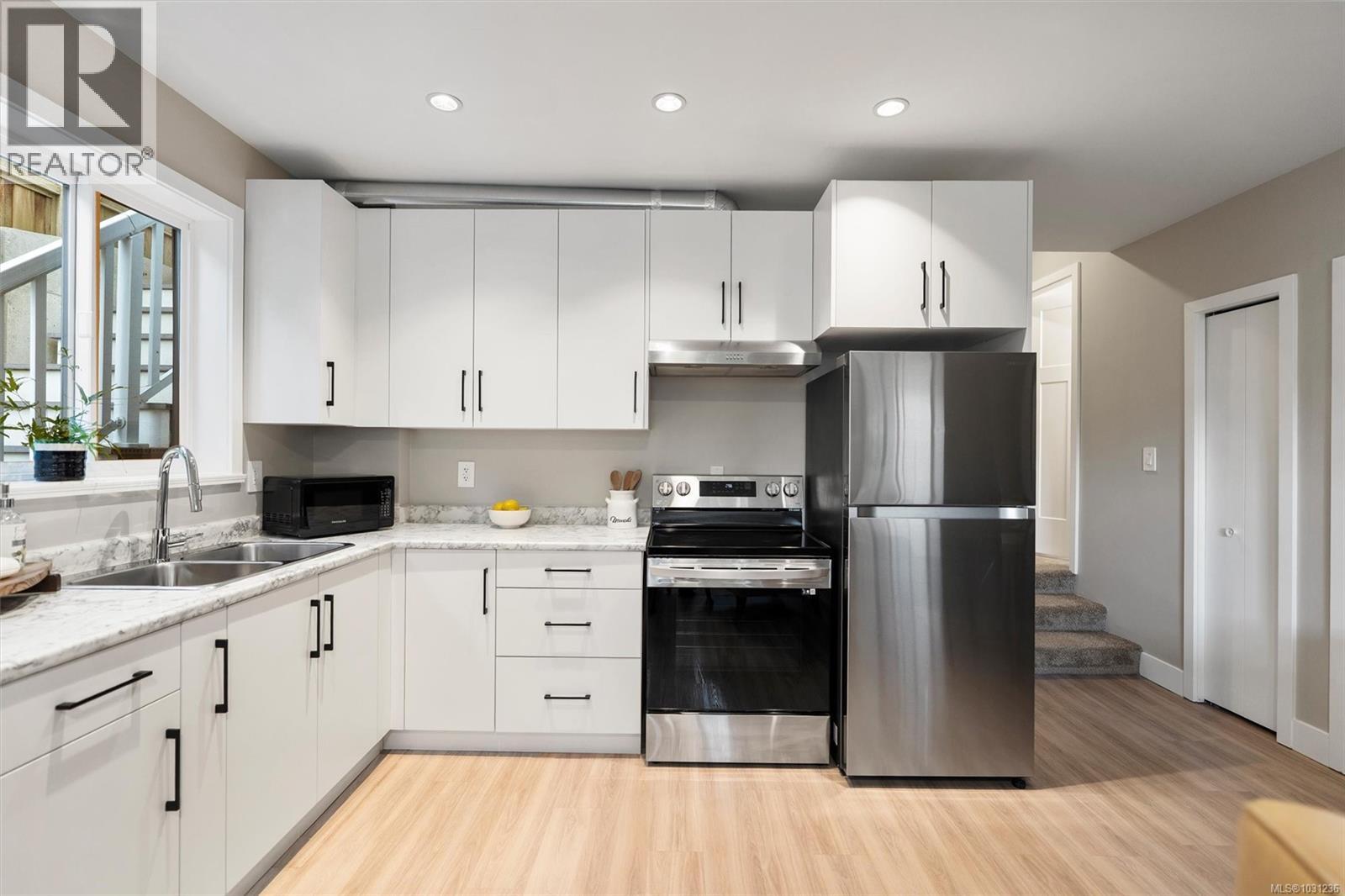 932 Arcadia St, Esquimalt