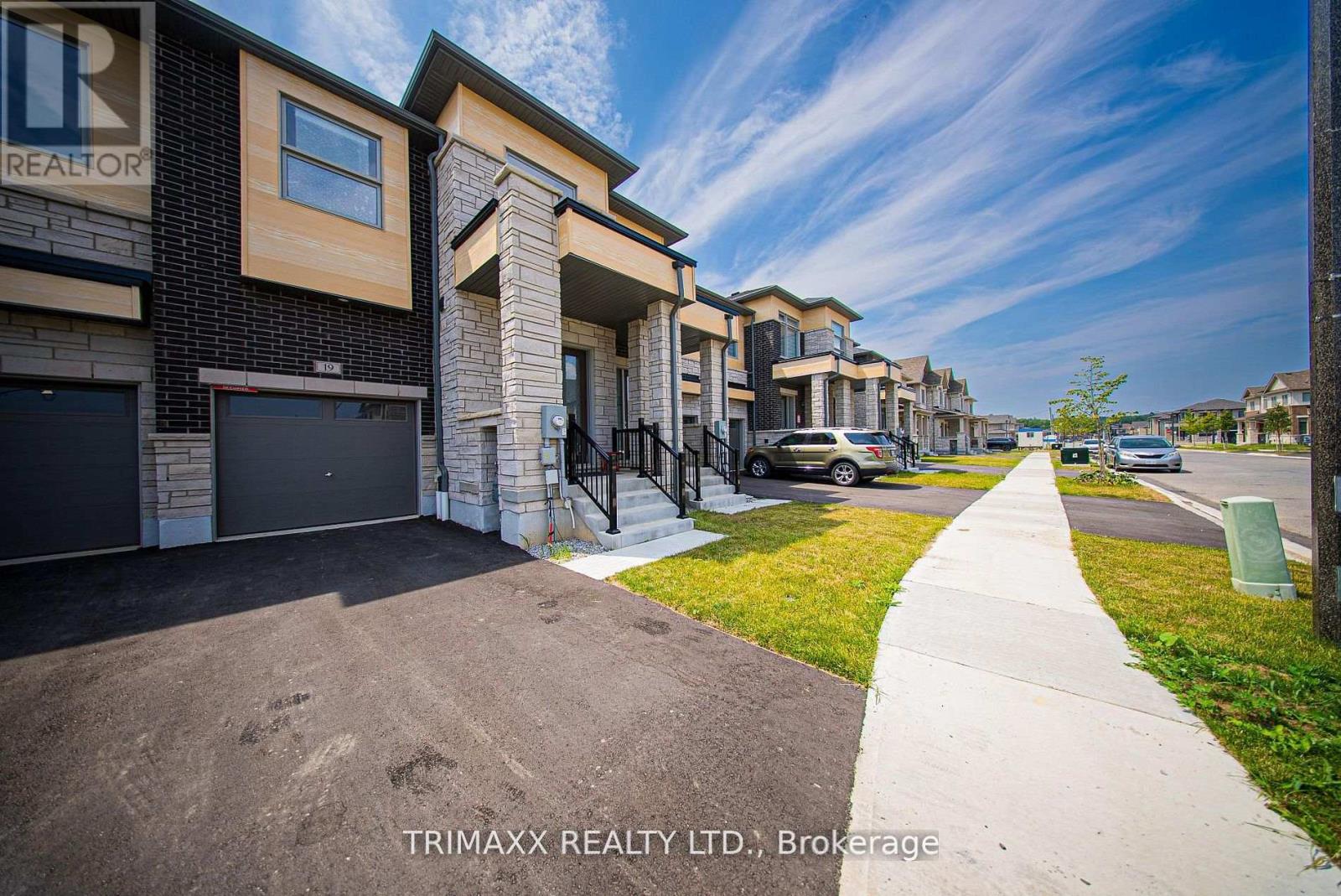 19 MOLNAR CRESCENT - 25